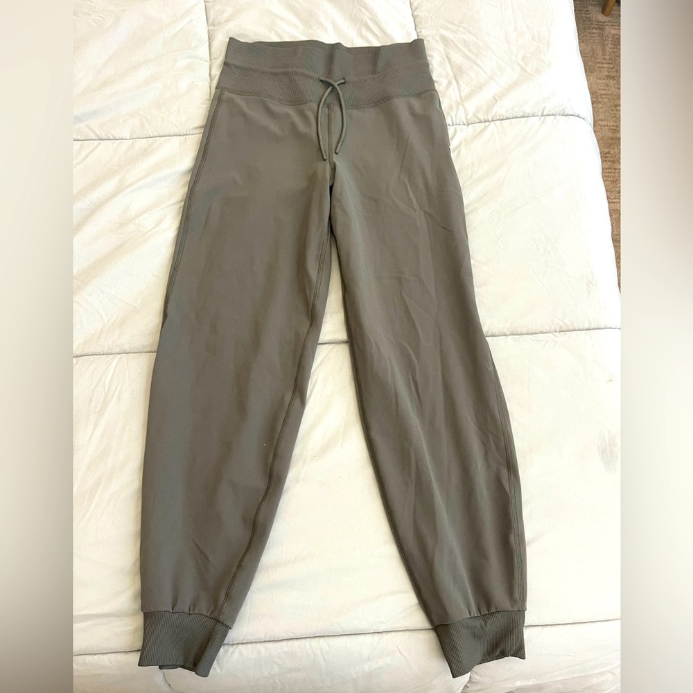 Vuori Daily Jogger